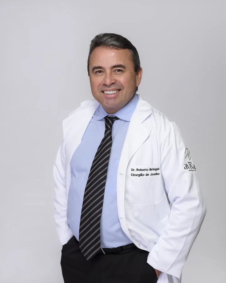 Dr. Roberto Bringel, ortopedista especialista em joelho